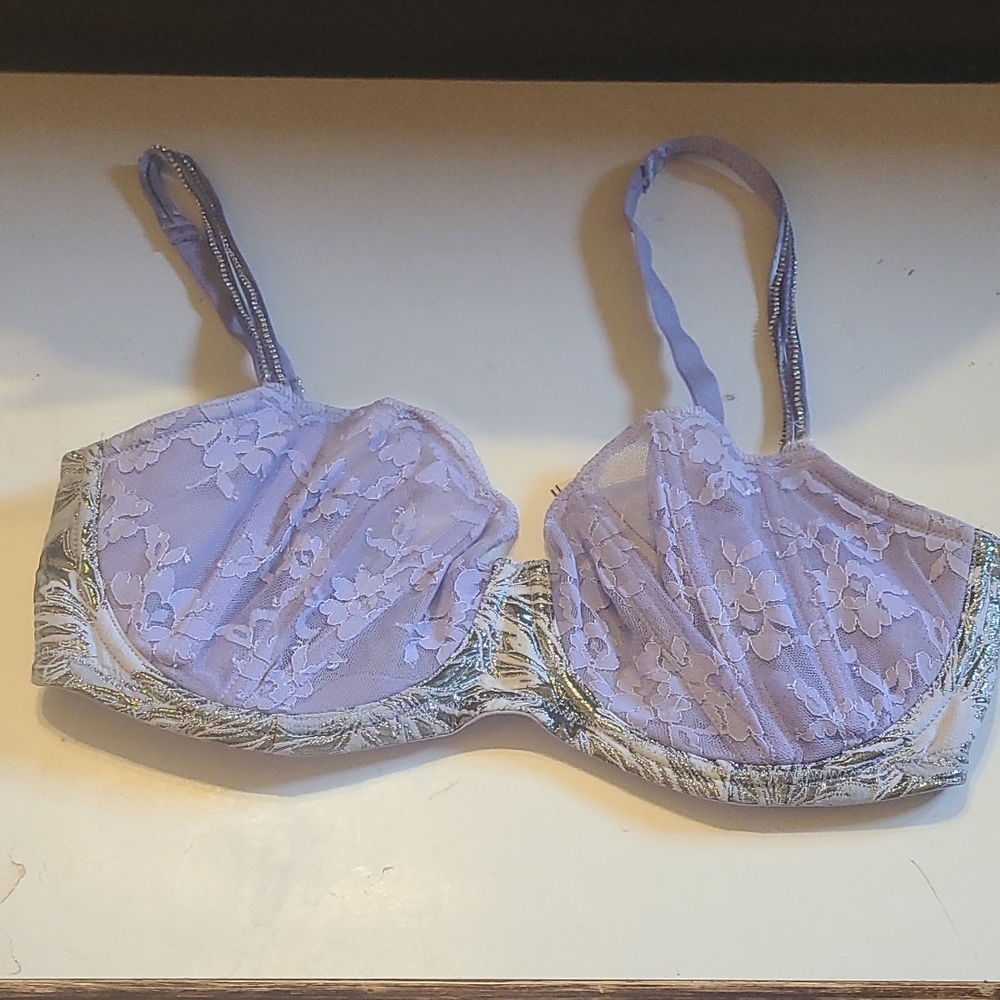 Victoria's Secret no padding push up bra